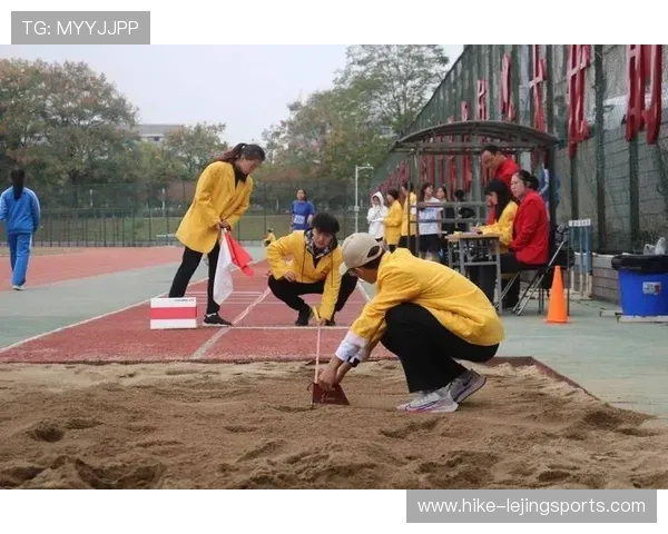 保罗足球传奇:从绿茵场到荣耀时刻的精彩瞬间全记录 保罗足球传奇:从绿茵场到荣耀时刻的精彩瞬间全记录