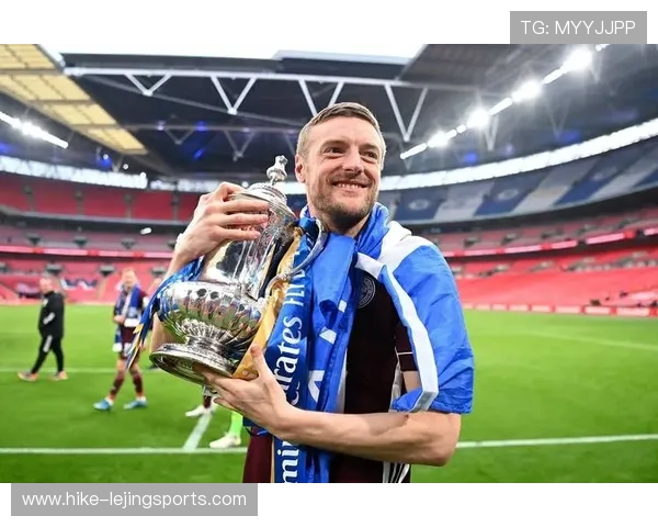 足球明星外号霸王龙背后的故事与传奇成就揭秘